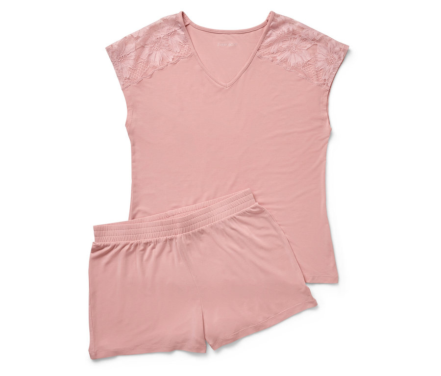 Rosa Pyjama-Set mit Spitzenärmeln und Shorts.