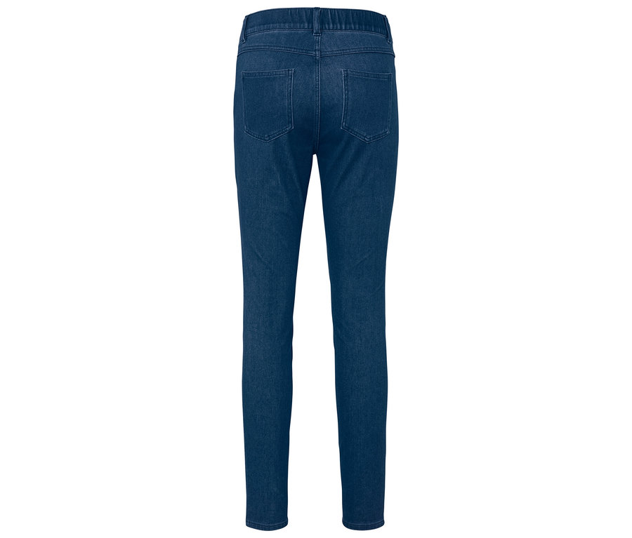 Rückansicht einer dunkelblauen Jeans.