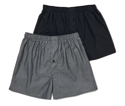 Zwei Herren Boxershorts, eine grau und eine schwarz, liegen übereinander.