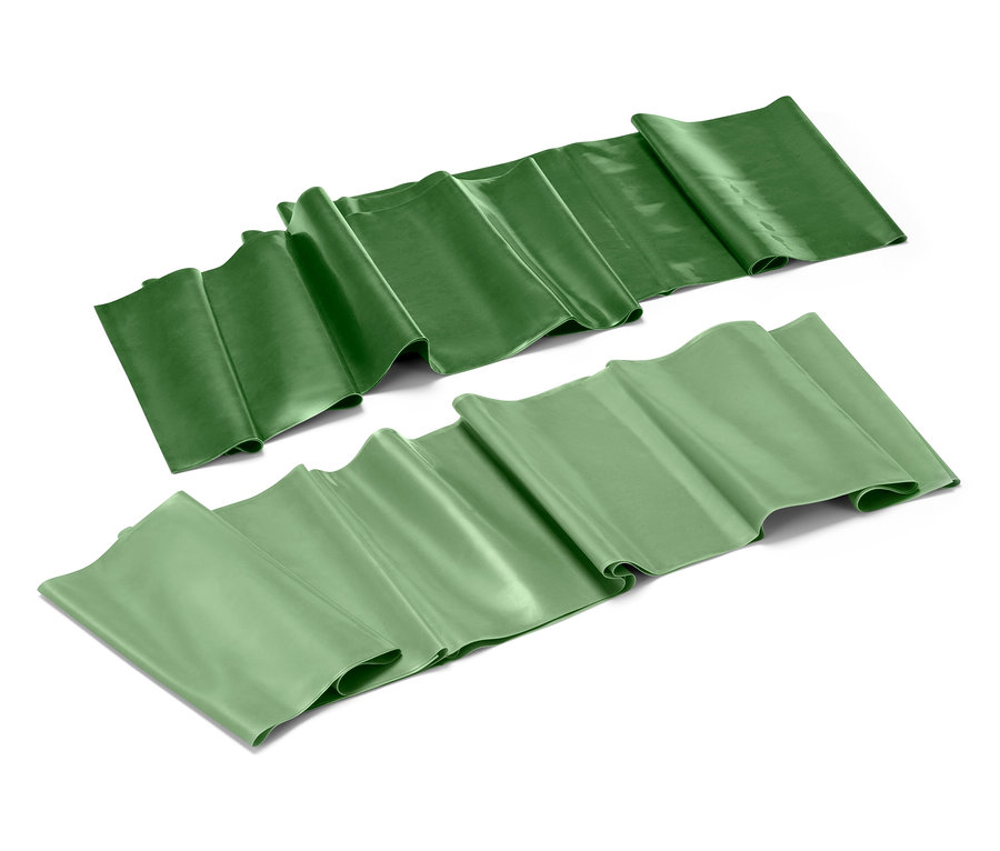 Zwei grüne Fitnessbänder liegen auf einem weißen Hintergrund.