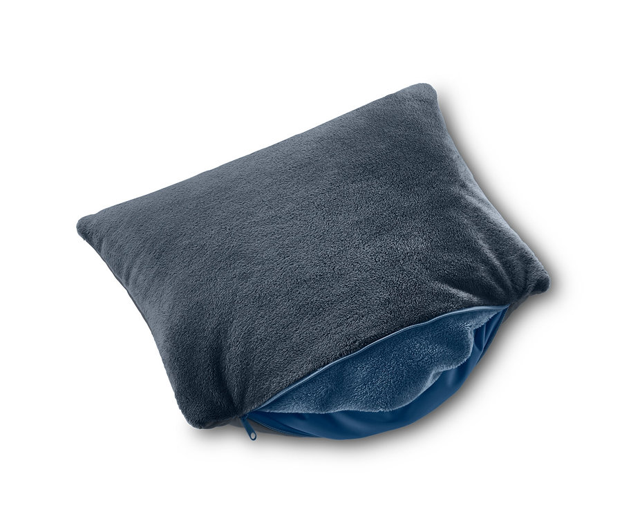 Blaues 2-in-1-Reisekissen auf weißem Hintergrund.