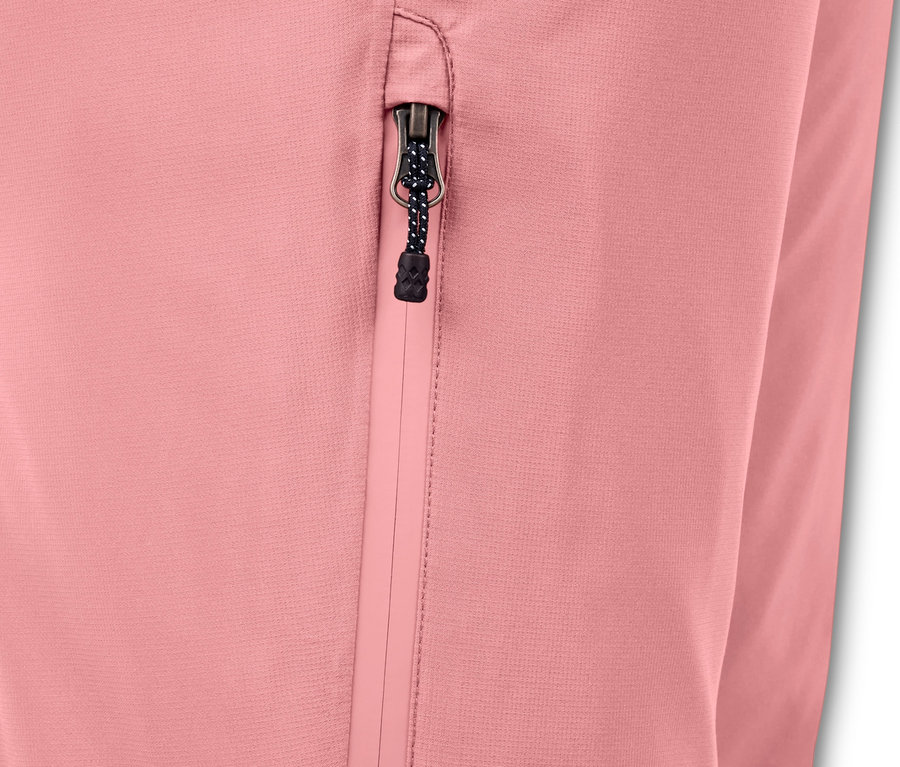 Detail einer rosa Ski- und Snowboardhose mit Reißverschlusstasche.