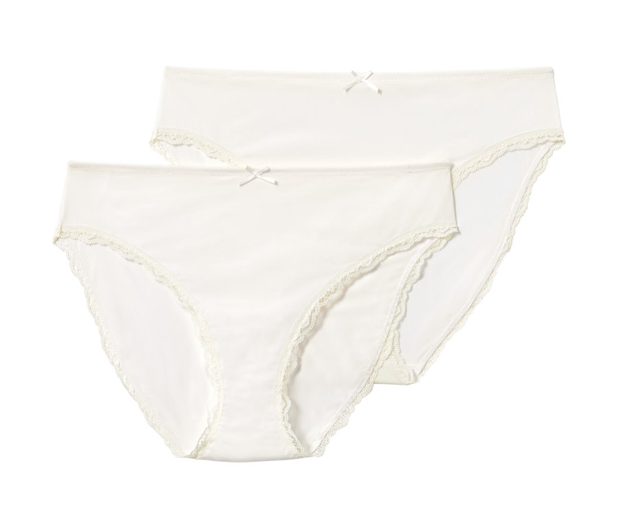 Zwei creme Slips mit Spitze und Schleife.