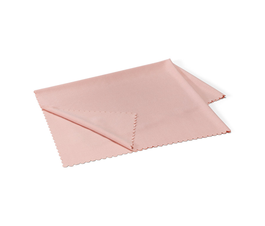 Ein großes Poliertuch mit Ziersaum.