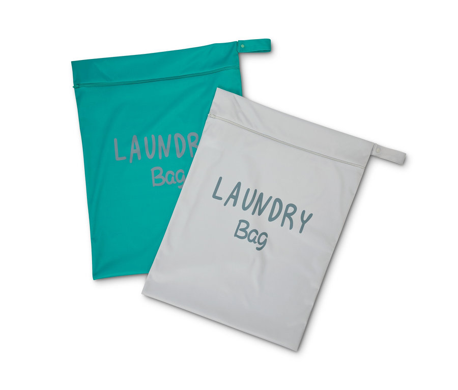 Zwei Reise-Schmutzwäschebeutel, einer in Türkis und einer in Grau.