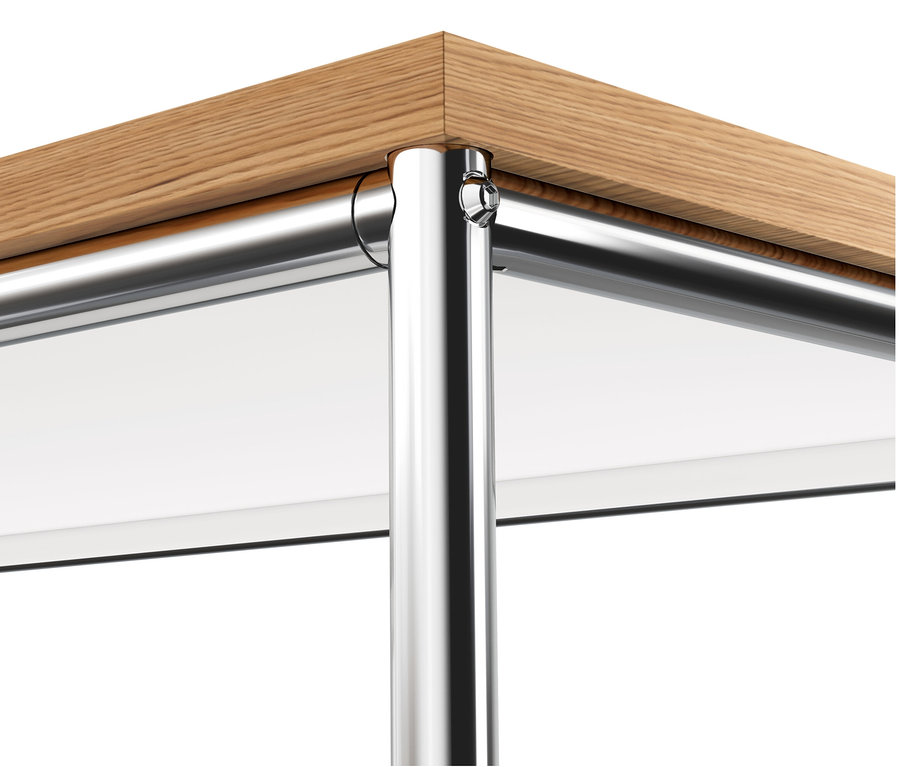 Detail einer Ecke der weißen Kommode Metall »CN3« mit Holzplatte.