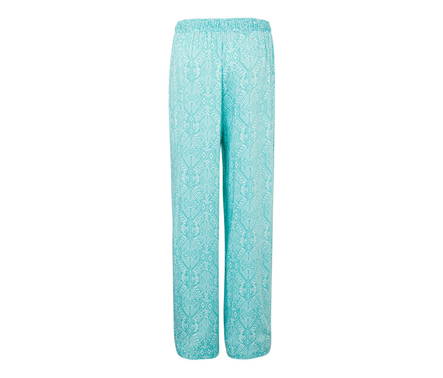 Hellblaue Relaxhose mit weißem Muster.