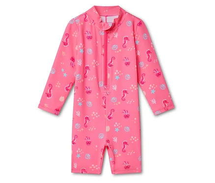 Pinker Baby-Einteiler mit UV-Schutzfaktor 50+, verziert mit Seepferdchen, Quallen, Muscheln und Sternen, mit Reißverschluss.