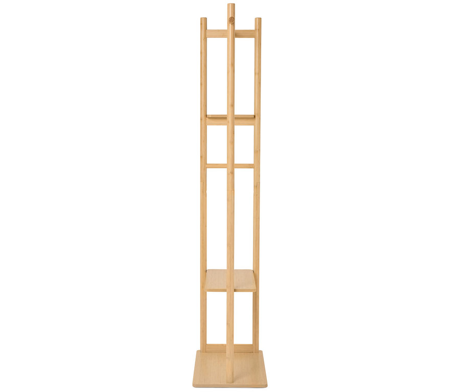 Freistehender Kleiderständer aus hellem Holz mit quadratischer Basis und Ablagefläche.