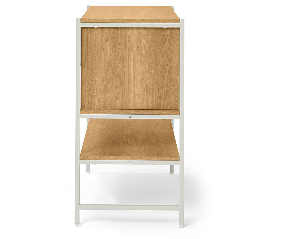 Ansicht eines Holzregals mit weißem Metallrahmen.