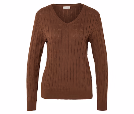 Cognacfarbener Zopfstrickpullover mit V-Ausschnitt und langen Ärmeln.