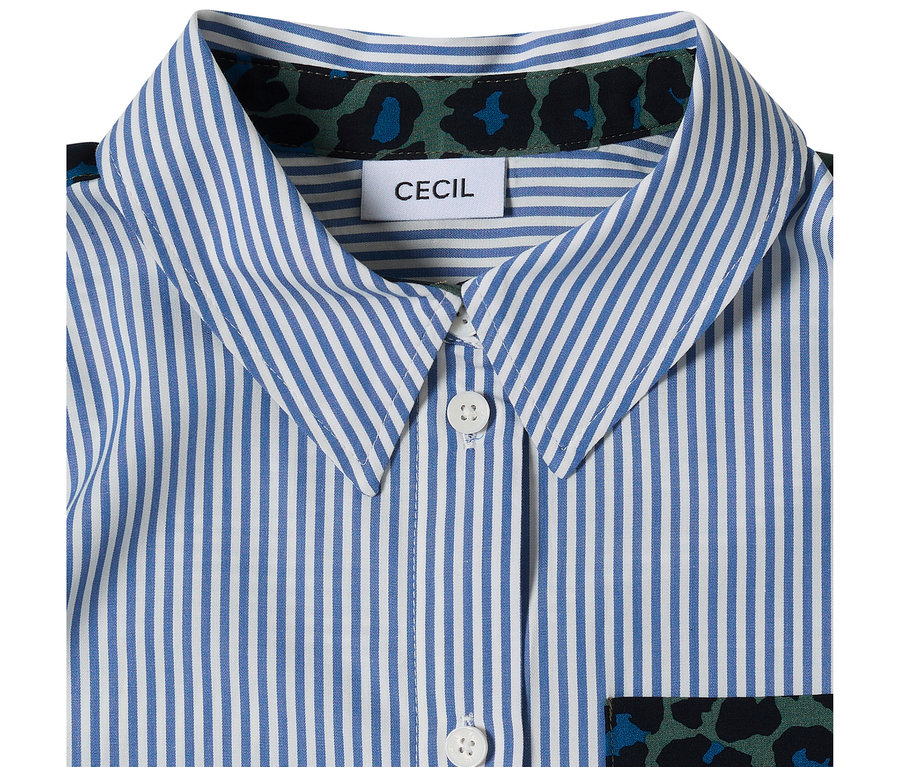 CECIL Hemdbluse, blau-weiß gestreift, mit Kragen und Leopardenmuster am Kragenfutter.