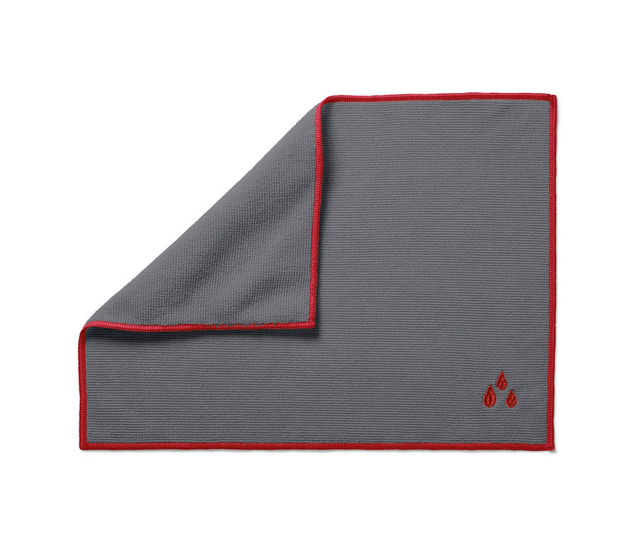 Graues 1 Fenstertuch und 1 Poliertuch mit drei roten Tropfen in der Ecke.