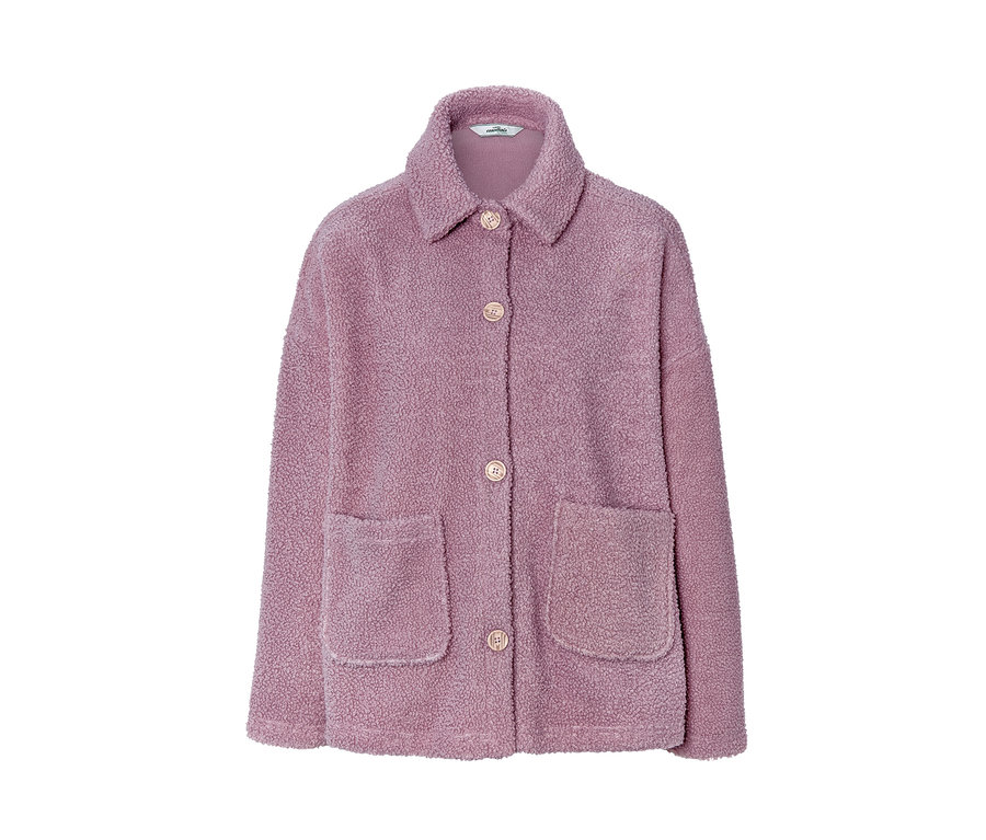 Eine Teddyjacke mit Knöpfen und Taschen.