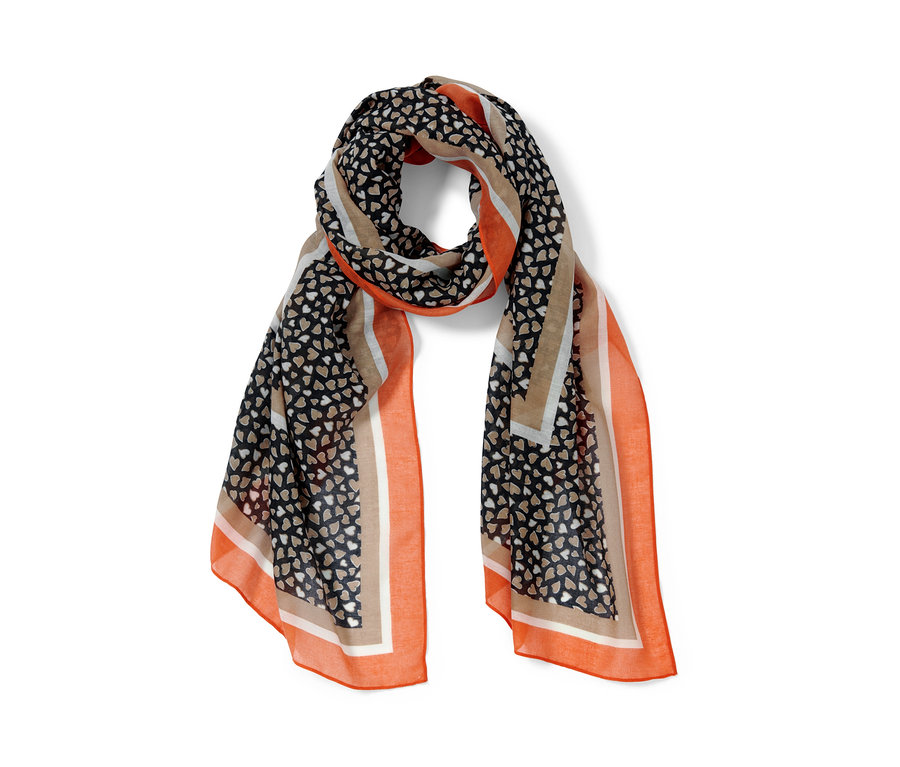 Ein bedruckter Webschal mit Herzmuster, der von orangefarbenen und beigen Streifen umrahmt wird.