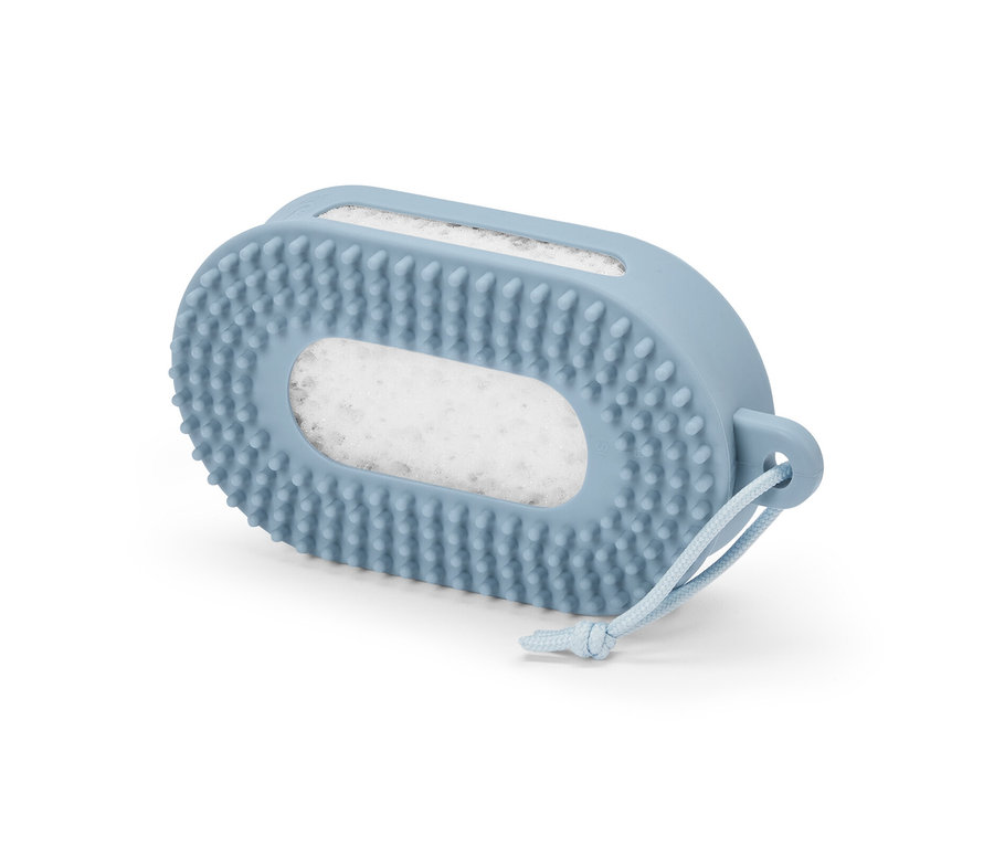 Ein blauer Duschschwamm.