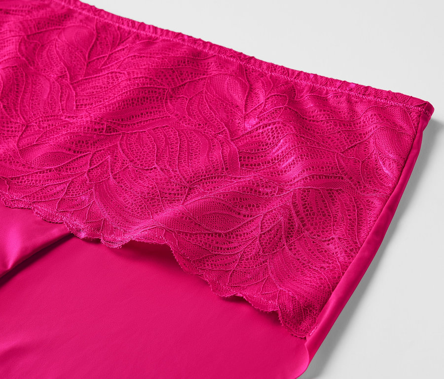 Detail einer fuchsiafarbenen Light-shaping Highwaist-Panty.