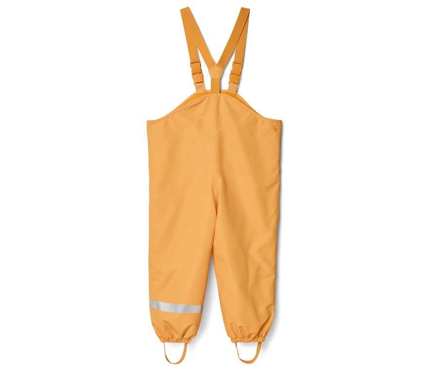 Gelbe Matschhose mit verstellbaren Trägern, Reflektorstreifen und Fußschlaufen vor weißem Hintergrund.