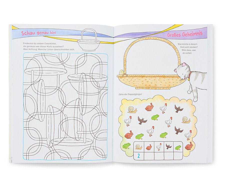 Aufgeschlagenes Rätselbuch: Linke Seite zeigt Labyrinth aus Osterkörben, rechte Seite einen Korb, Katze und Tiere zum Zählen.