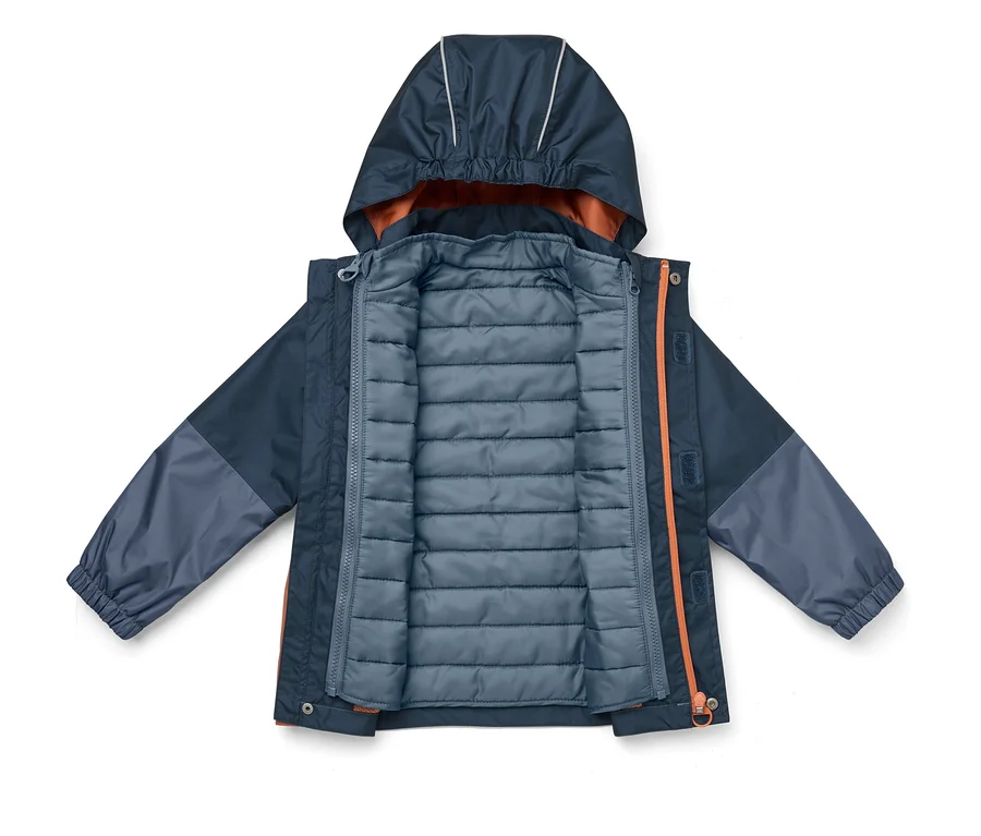 Offene, zweifarbige, marineblaue Jacke mit Kapuze und orangefarbenem Reißverschluss und Innenfutter.