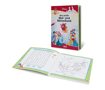 Zwei geöffnete Carlsen Disney Das große Mal- und Rätselbuch-Hefte, eines geschlossen und eines mit einem Spiel und einer Ausmalseite.