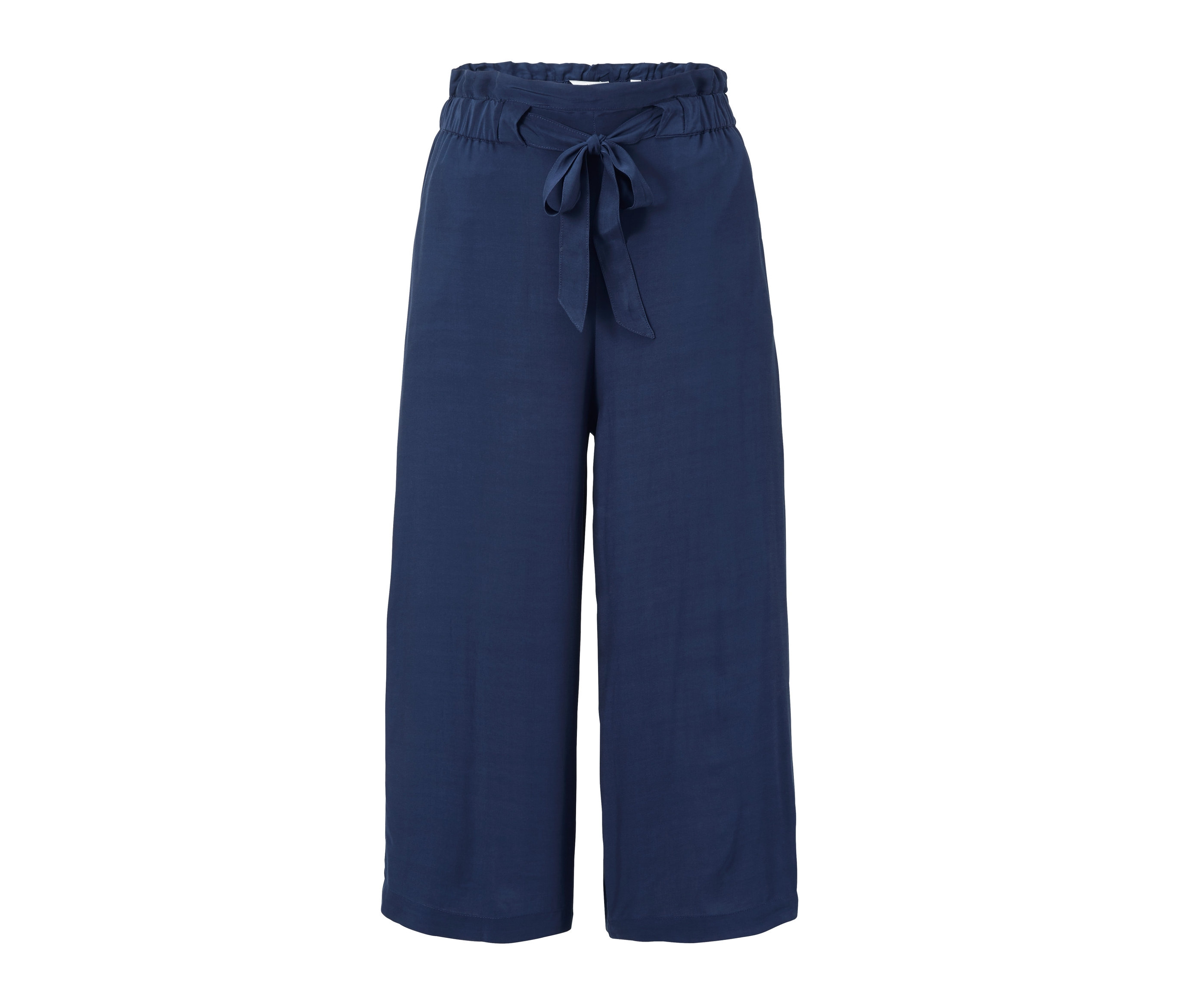 Eine blaue Culottehose mit einem Band in der Mitte.