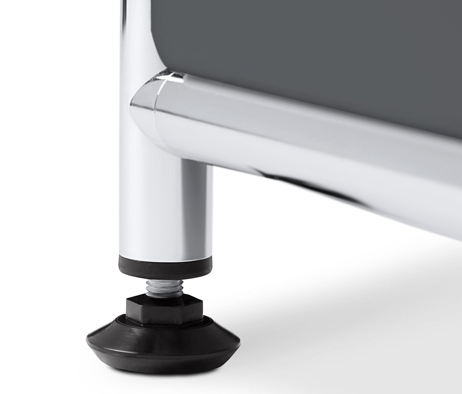 Detailansicht eines grauen Sideboards Metall »CN3« niedrig mit Klappenfächern.