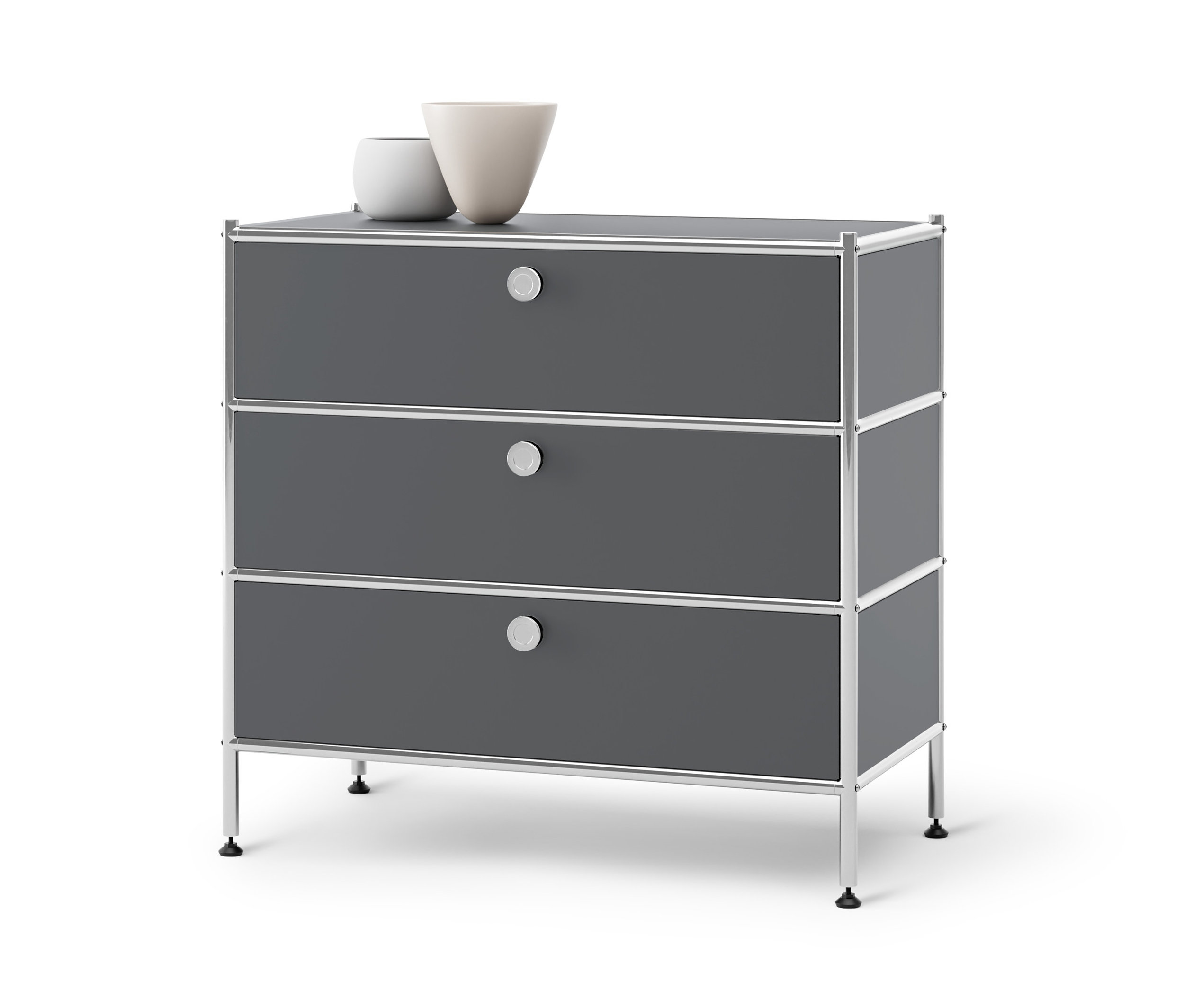 Graue Kommode Metall »CN3« mit 3 Schubladen. Zwei Vasen stehen oben drauf.