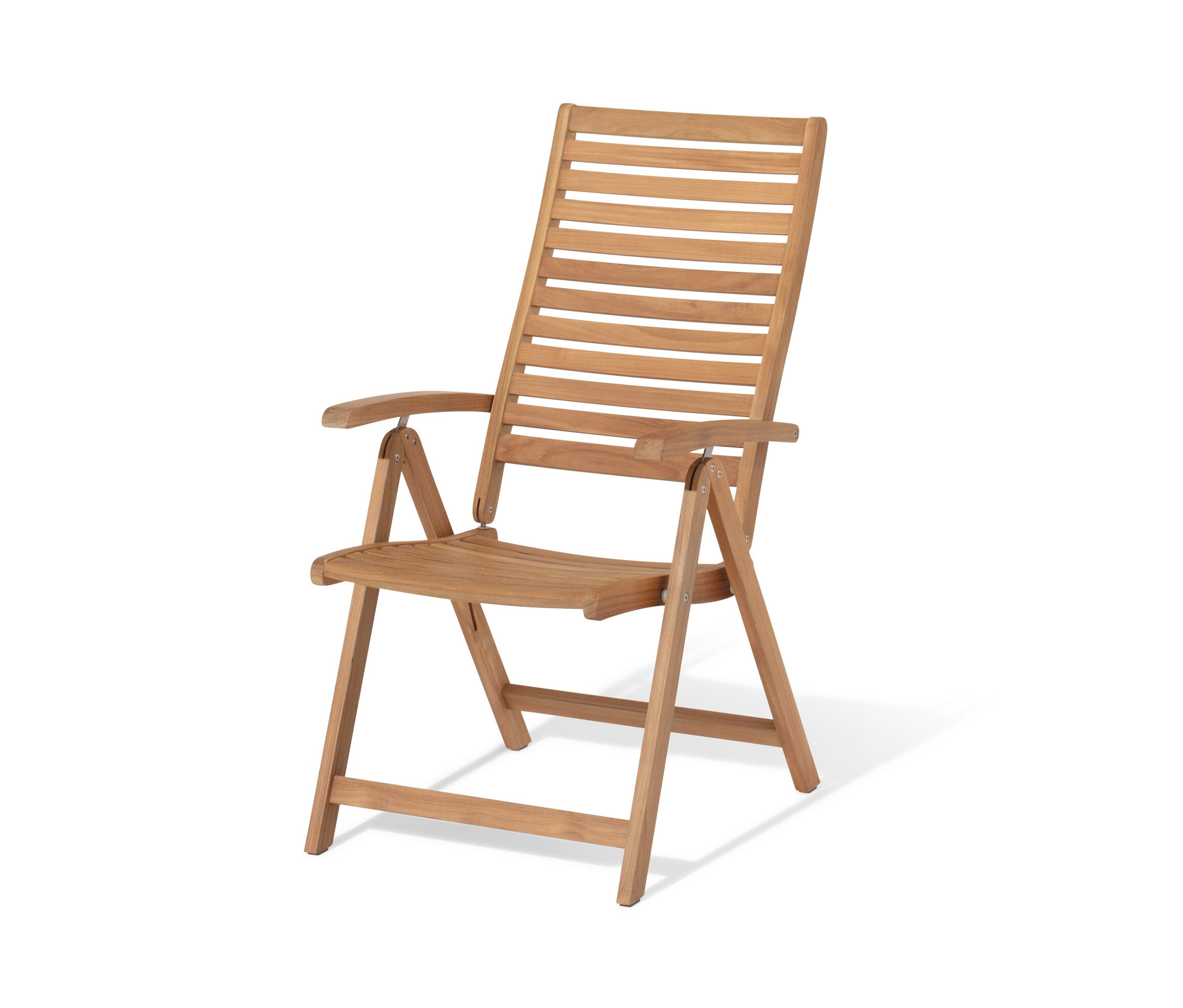 Ein Teak-Hochlehner mit verstellbarer Rückenlehne auf weißem Hintergrund.
