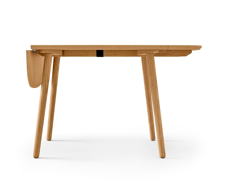 Ein Klappbarer Esstisch mit einer heruntergeklappten Seitenplatte.