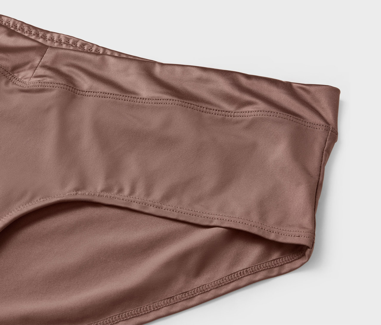 Detailaufnahme von braunen Damenslips.