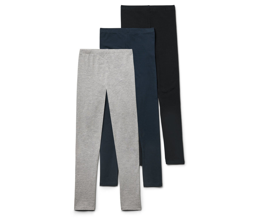 Drei Paar Leggings: grau, dunkelblau und schwarz.
