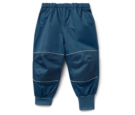Blaue Kinderhose mit reflektierenden Details an den Knien.