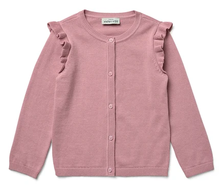 Rosa Strickjacke mit Knöpfen und Rüschen an den Schultern.