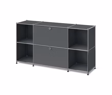 Dunkelgraues, modulares Sideboard mit verchromtem Rahmen, bestehend aus zwei offenen Regalfächern links, zwei geschlossenen Schrankfächern in der Mitte und zwei offenen Regalfächern rechts.