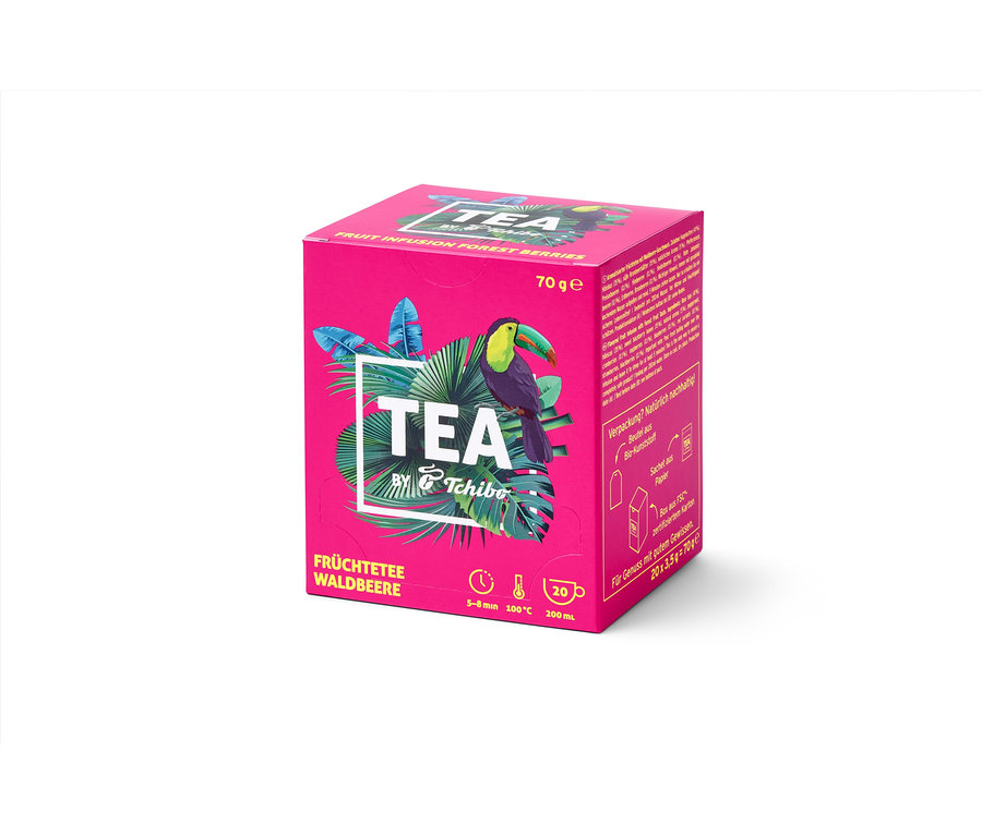 Verpackung der TEA by Tchibo Früchtetee Waldbeere - 8x 20 Teebeutel. Auf der Packung ist ein Tukan abgebildet.