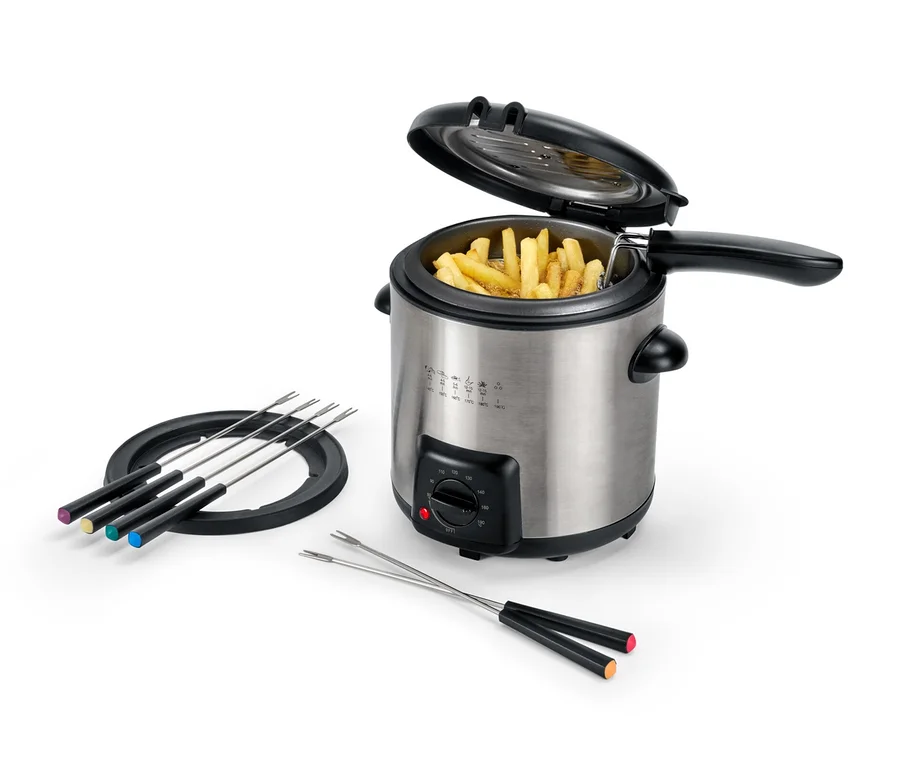 Mini-Fritteuse-und-Fondue mit Pommes und Gabeln.