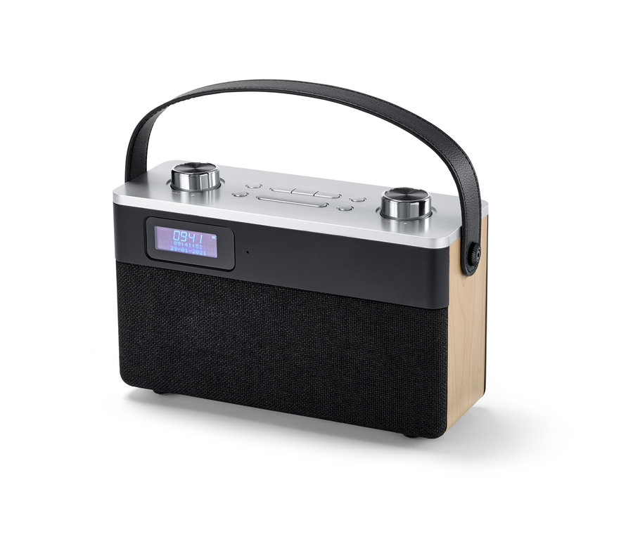Frontansicht eines DAB+/FM-Digitalradios mit Bluetooth®, mit silberner Oberseite, schwarzer Stoffvorderseite und Holzseiten.