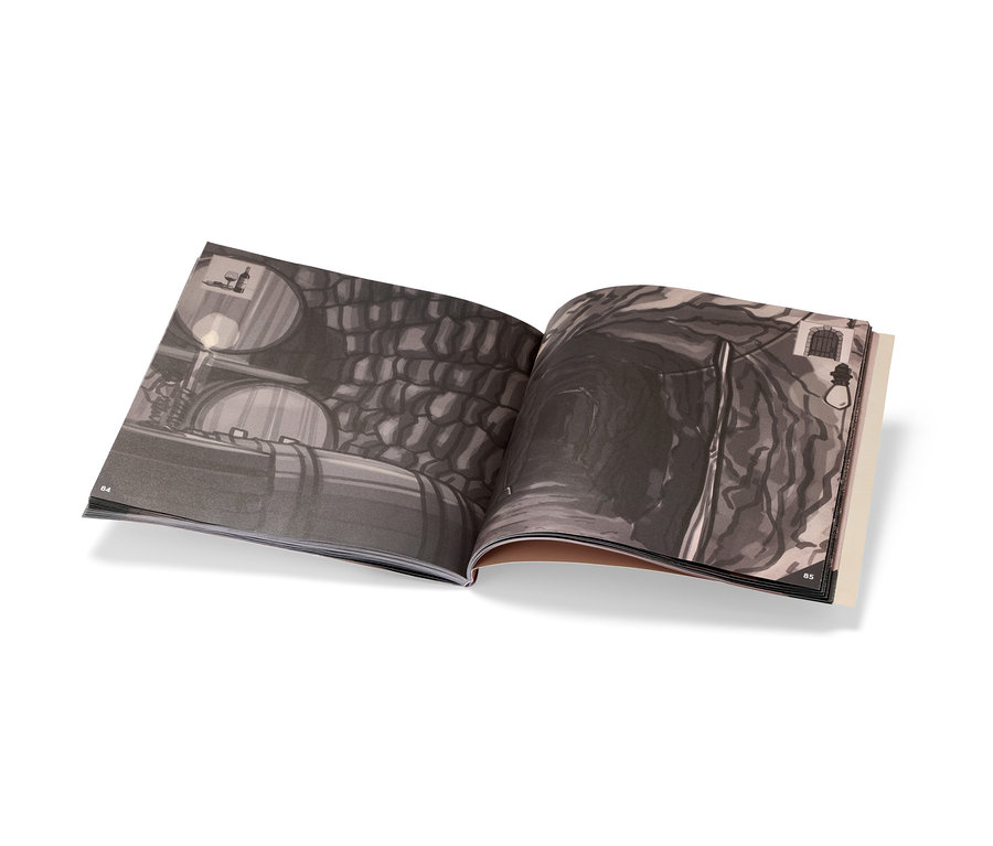 Aufgeschlagenes Escape-Adventskalenderbuch »Sherlock Holmes und die geisterhafte Weihnacht« zeigt Illustrationen eines Weinkellers und eines dunklen Ganges.