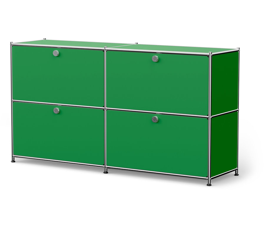 Ein grüner Schrank mit vier Schubladen und silbernen Griffen.