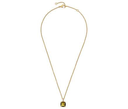Goldene Halskette mit rechteckigem, grünem Stein.