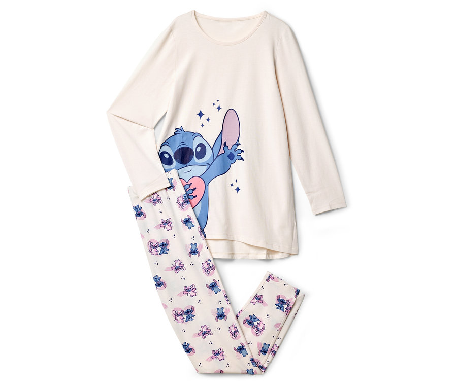 Ein cremefarbener Schlafanzug mit einem Stitch-Motiv liegt flach auf einem weißen Hintergrund.