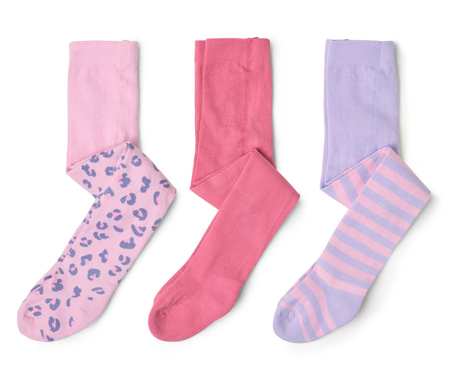 Drei Kinderstrumpfhosen: eine rosa mit Leopardenmuster, eine pinkfarbene und eine lila-gestreifte.