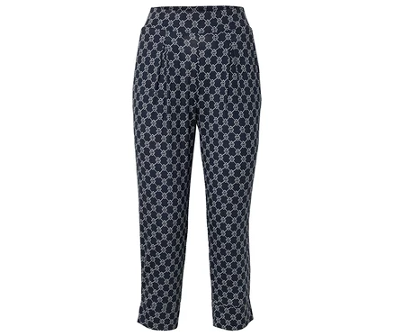 Dunkelblaue Hose mit weißem geometrischem Muster.