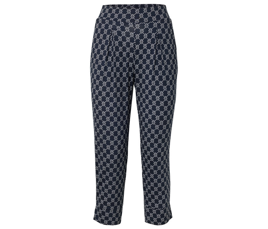 Dunkelblaue Hose mit weißem geometrischem Muster.