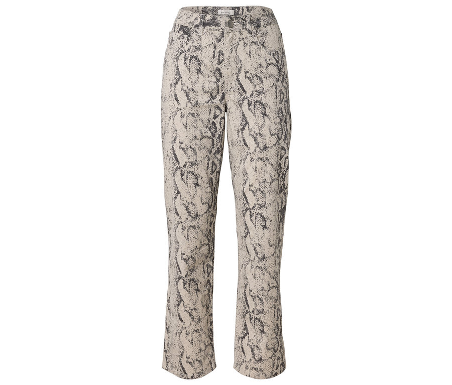 Gerade geschnittene Hose mit beigem und dunkelgrauem Schlangenmuster, flach auf weißem Hintergrund liegend.