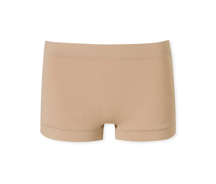 Beige, nahtlose Boxershorts aus glattem Stoff, flach auf einem weißen Hintergrund liegend.