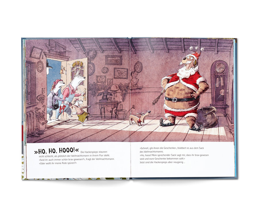 Illustration aus dem Buch »Dr. Brumms total verrückte Weihnachten« zeigt einen anthropomorphen Bären, der als Weihnachtsmann verkleidet in einem Raum steht und zwei kleinen Hunden mit einer Rute droht. Im Hintergrund kommen drei weitere Hunde zur Tür herein.