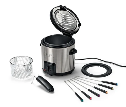 Geöffnete Mini-Fritteuse-und-Fondue Set mit sechs Gabeln, Korb und schwarzem Sockel.