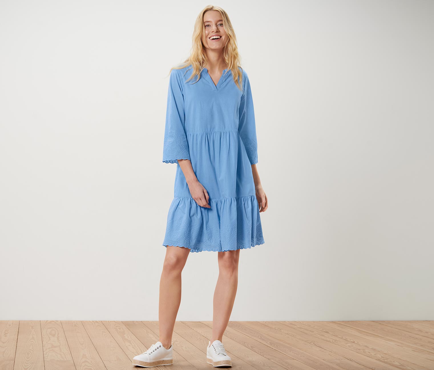 Webkleid mit Stickerei